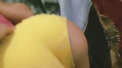 Brunett hottie blir slagen av sin hängda handledare