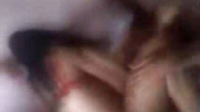 Kryddig tjej sväljer varje droppe sperm efter hård smäll